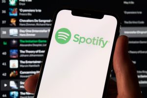 Class Action Lawsuit Accuses Spotify of Engaging in ‘Payola’ in Discovery Mode