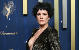 Fans express outrage as video shows concertgoer groping Halsey mid-performance