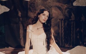 Holly Humberstone shares Dracula-inspired new single ‘Die Happy’: “There is danger in love”