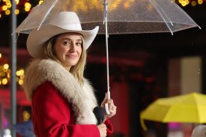 Lainey Wilson Brings ‘Peace, Love, and Cowboys’ to Macy’s Thanksgiving Day Parade