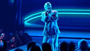 Robyn Gives ‘Dopamine’ Its Live Debut at First Show in 5 Years