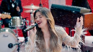 Kelly Clarkson Will Open NFL Christmas Gameday With ‘Underneath the Tree’