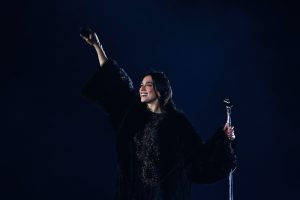 See Dua Lipa Pay Tribute to Selena With ‘Amor Prohibido’ Cover in Mexico City