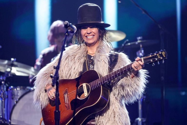 4 Non Blondes Ignite ‘Rockin’ Eve’ With Cathartic Anthem ‘What’s Up?’